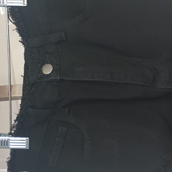 Distressed shorts - Picture 2 of 8